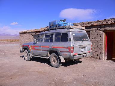 bolivia-salar-toyota-landcruiser.JPG