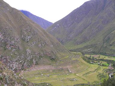 peru-inca-trail-day-1-ruins.JPG