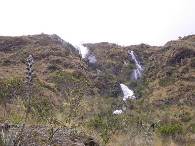 peru-inca-trail-day-2-water-fall.JPG