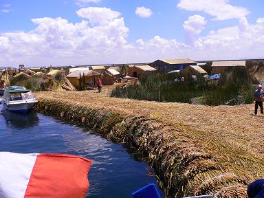 peru-puno-isla-flotila-2.JPG